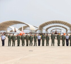 Su Majestad el Rey en la Base Aérea de San Javier con personal de la Base Aérea de San Javier